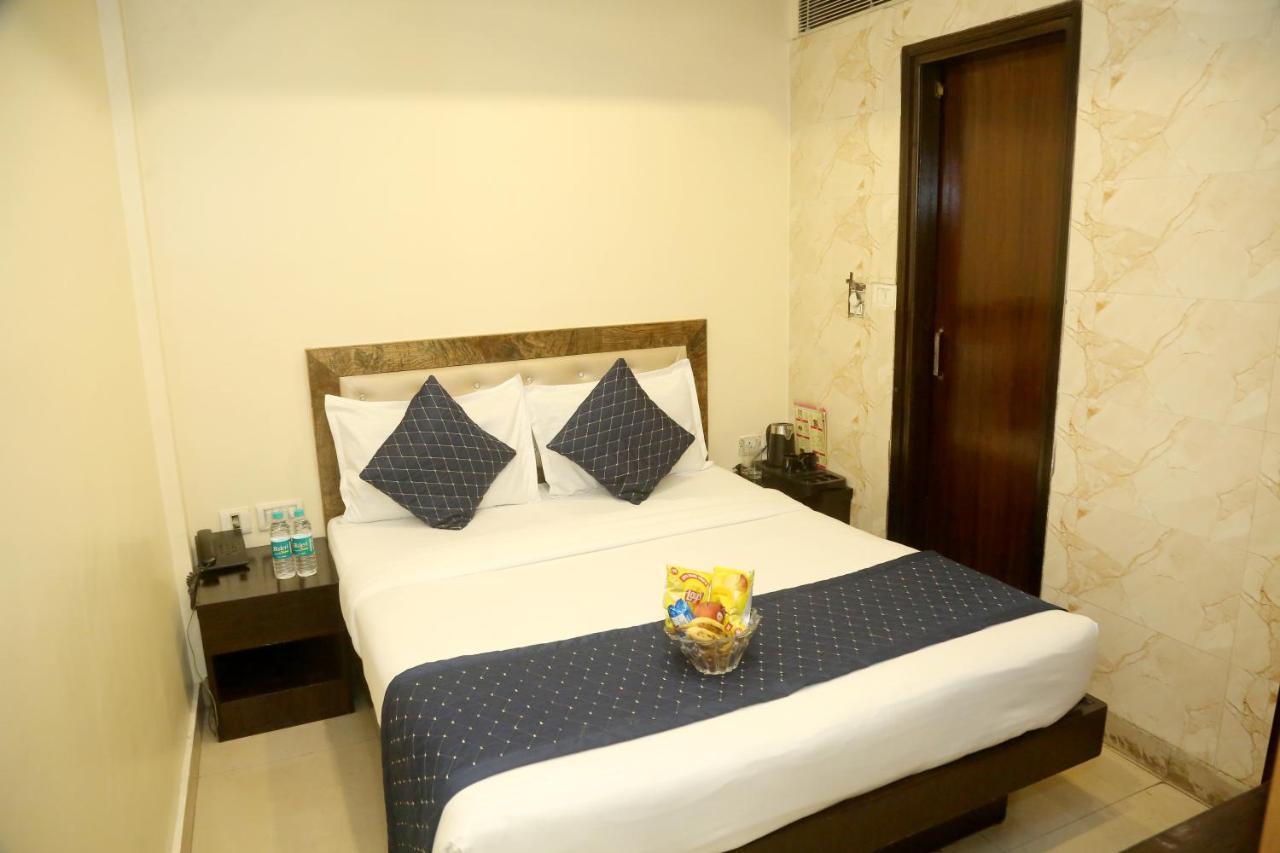 Hotel Guruvas Inn "Vaccinated Staff" Yeni Delhi Dış mekan fotoğraf
