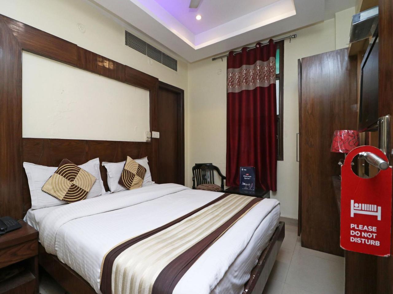Hotel Guruvas Inn "Vaccinated Staff" Yeni Delhi Dış mekan fotoğraf