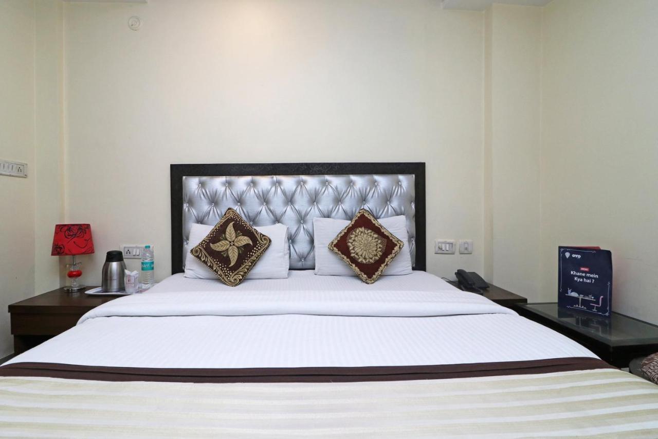 Hotel Guruvas Inn "Vaccinated Staff" Yeni Delhi Dış mekan fotoğraf