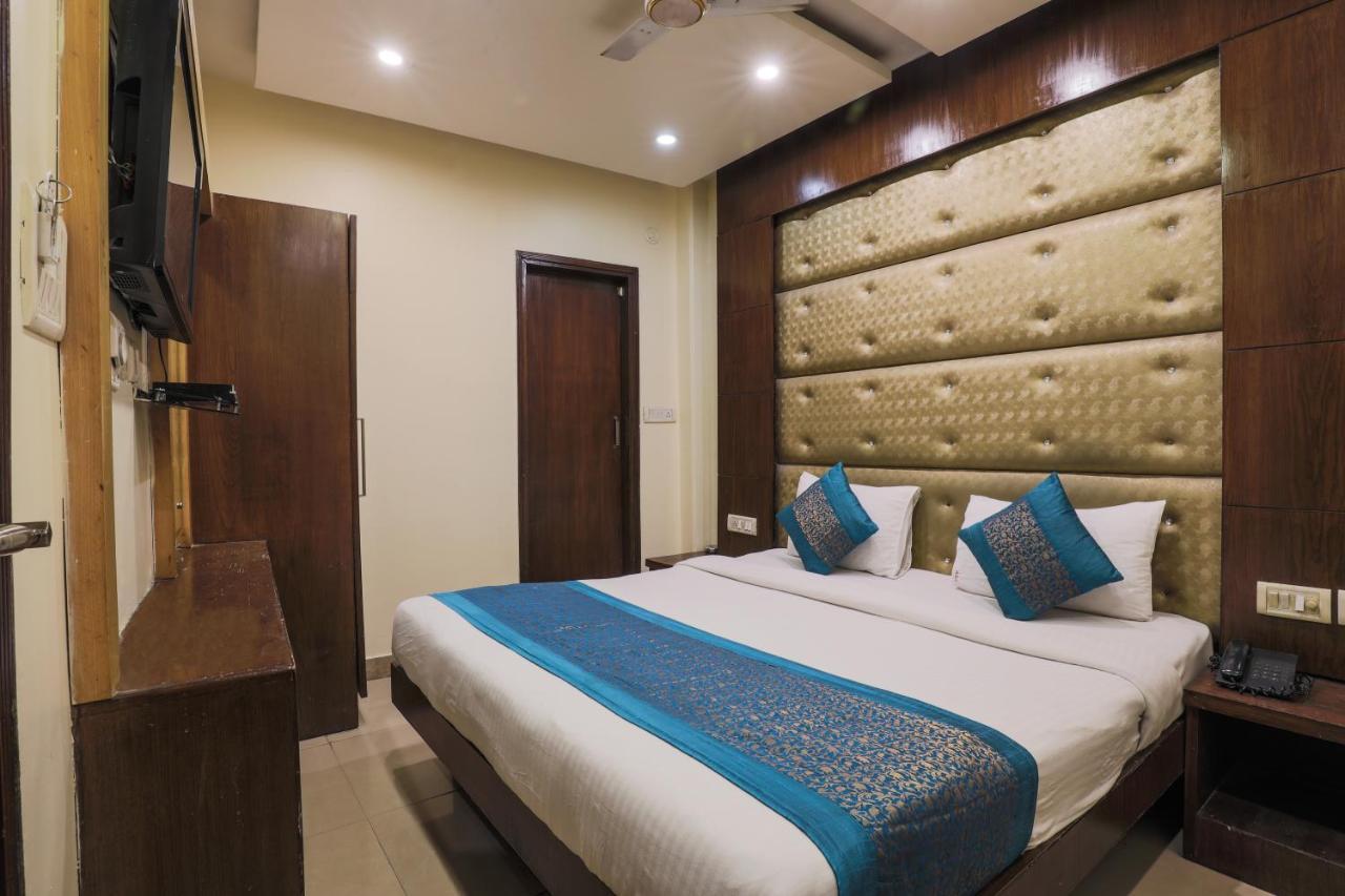 Hotel Guruvas Inn "Vaccinated Staff" Yeni Delhi Dış mekan fotoğraf